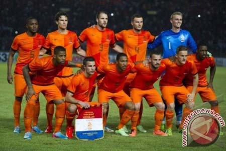 Belanda Kembali Andalkan Van Persie